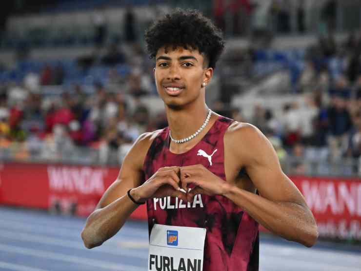 Mattia Furlani esulta dopo il secondo posto nel lungo