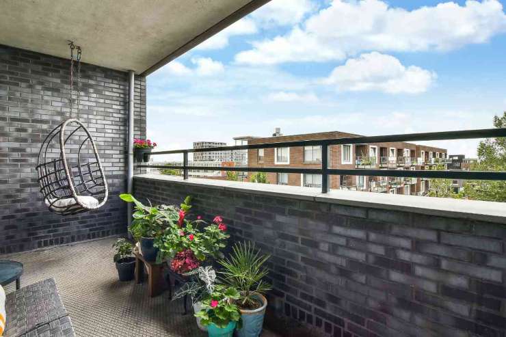 Balcone con muretto