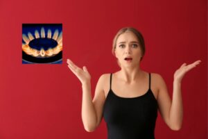 donna con le braccia aperte e l'espressione preoccupata e nel riquadro un fornello a gas