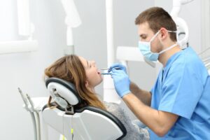 donna dal dentista